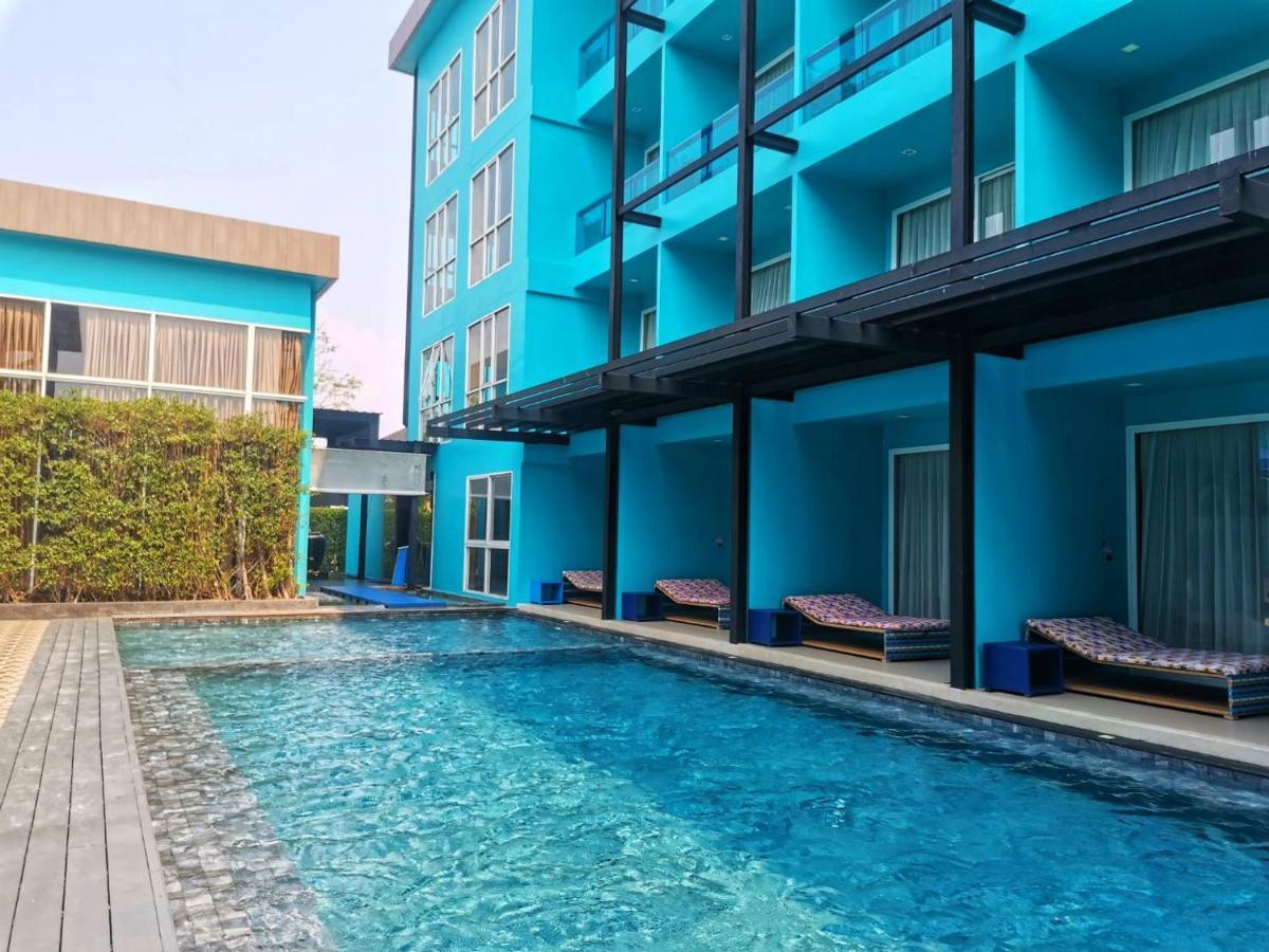 Beach Walk Boutique Resort Bang Saen Exterior photo