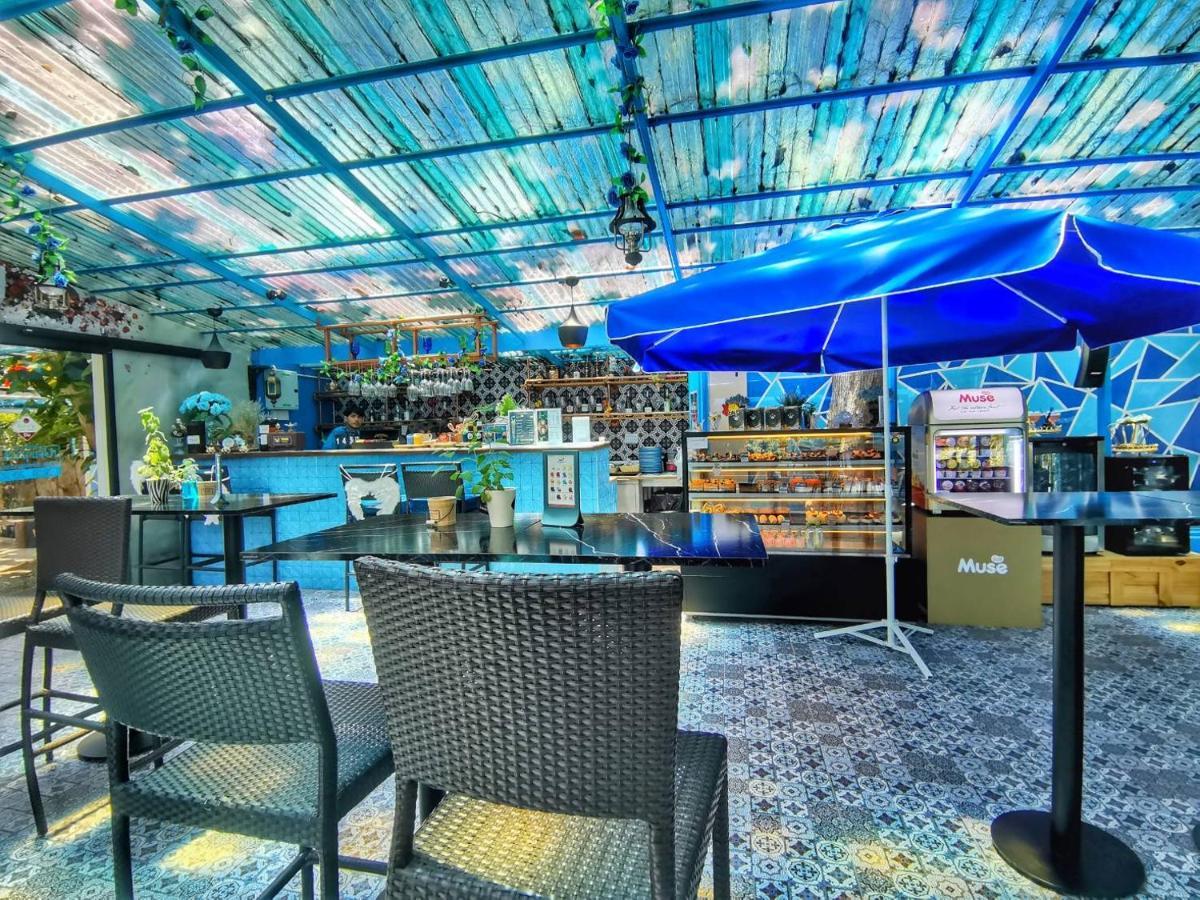 Beach Walk Boutique Resort Bang Saen Exterior photo