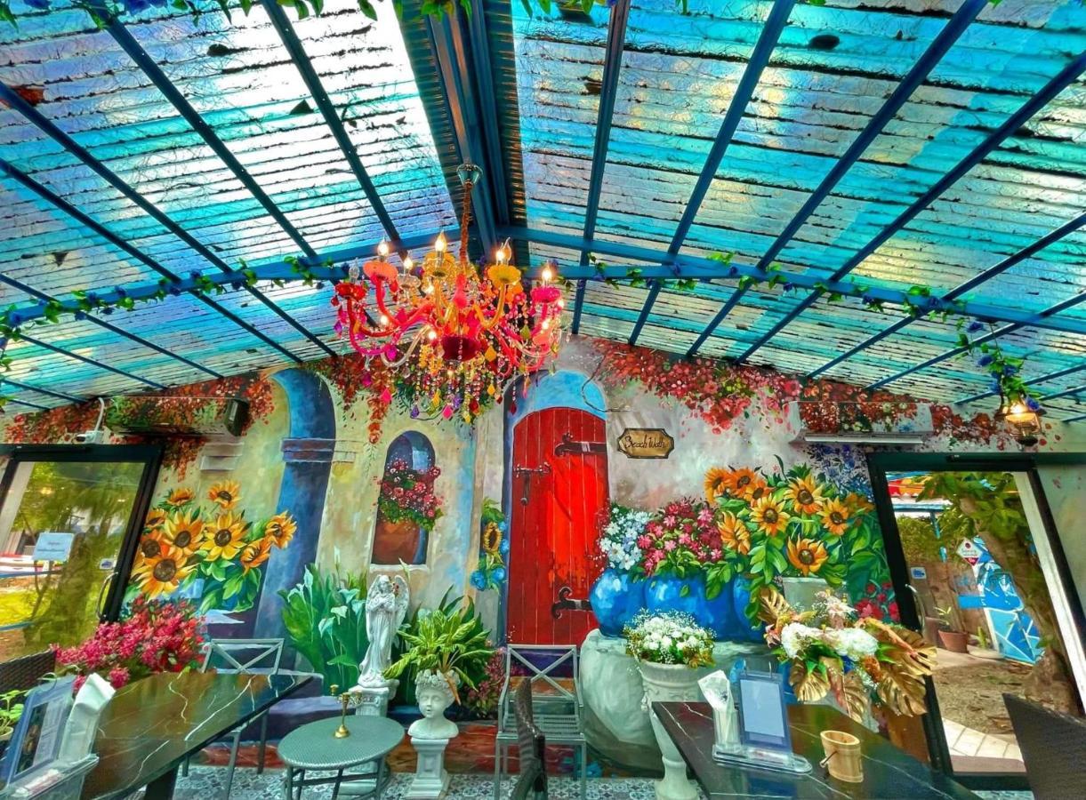 Beach Walk Boutique Resort Bang Saen Exterior photo